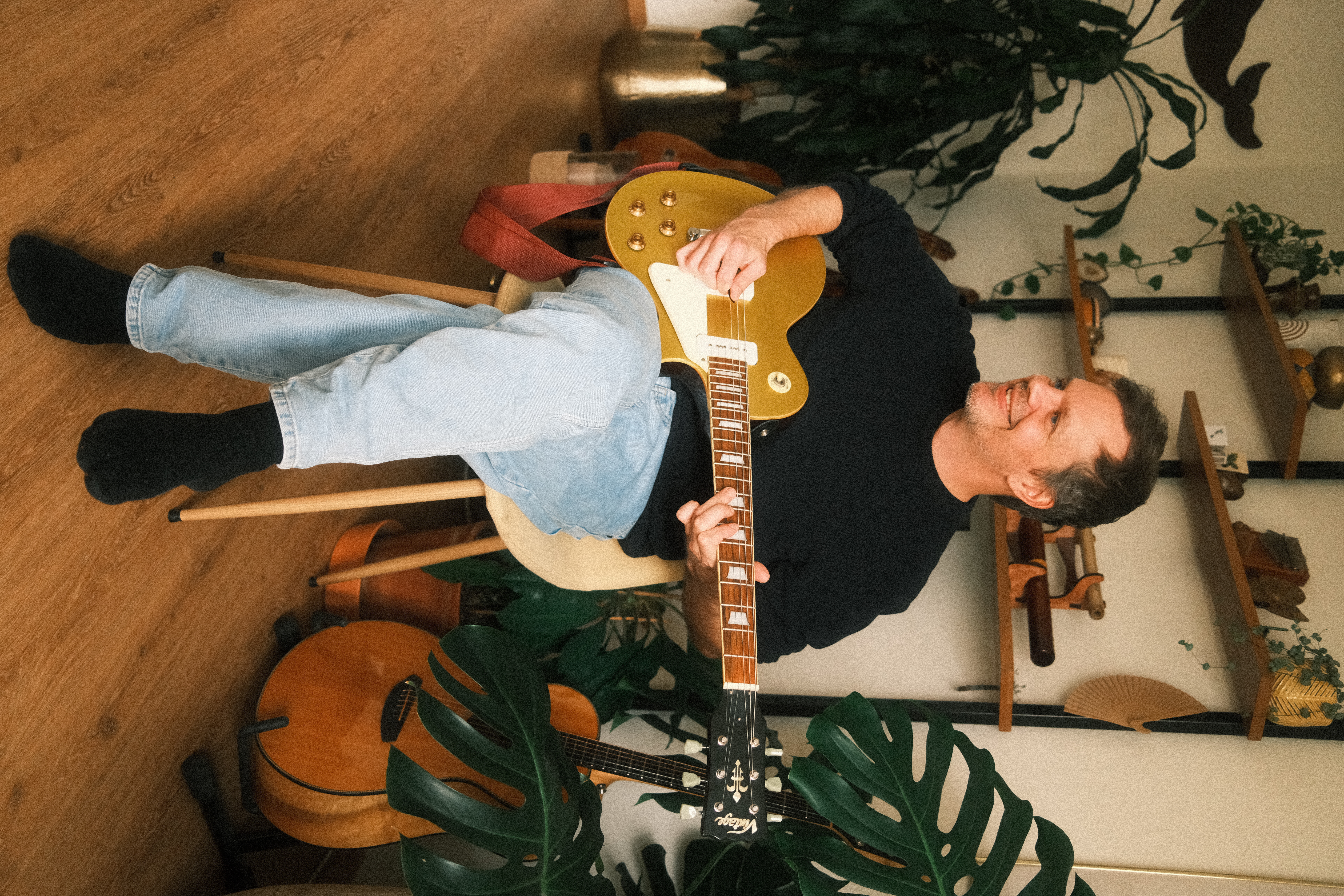Christian Boethius spielt E-Gitarre
